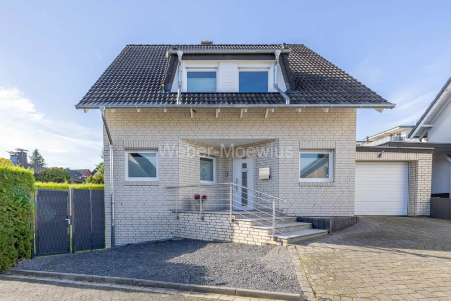 3355 Titelbild - Haus kaufen in Neunkirchen-Seelscheid - Hier stimmt einfach alles! Freistehendes, topgepflegtes EFH mit Balkon, Terrasse, Garten und Garage