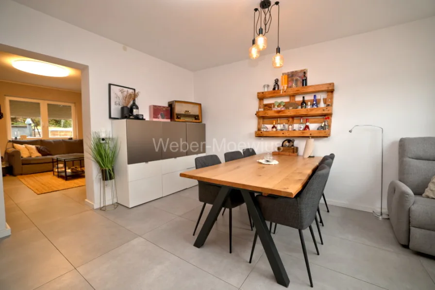 3361 Ess- + Wohnzimmer - Haus kaufen in Hürth / Alt-Hürth - Einseitig angebautes, umfangreich saniertes EFH mit Smart Home System, Terrasse, Balkon, kl. Garten