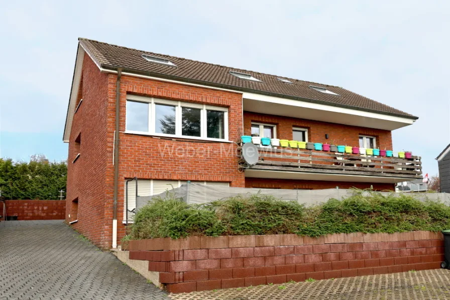 3353 Außenansicht b - Haus kaufen in Morsbach / Lichtenberg - Natur pur: Freistehendes Einfamilienhaus mit Einliegerwohnung, Terrasse + Garten, Balkon und Garage