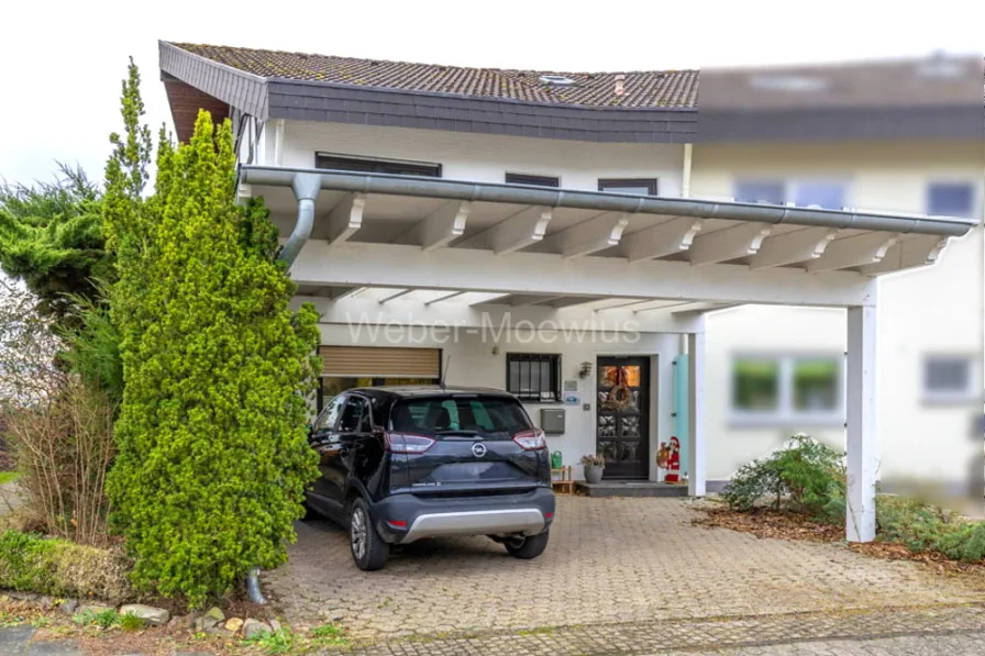 3368 Vorderansicht mit Doppelcarport b - Haus kaufen in Meckenheim - Individuelle DHH mit PV-Anlage (6,25 kWp), Terrasse, Balkon, Doppelcarport / ELW möglich