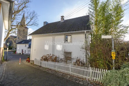 3376 Seitenansicht - Haus kaufen in Ruppichteroth - Einfamilienhaus mit besonderem Flair in zentraler Lage von Ruppichteroth