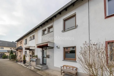 3381 Titelbild - Haus kaufen in Niederkassel - Einfamilienhaus mit ganz viel Potential! 4 Zimmer mit sonnenverwöhnter Terrasse, Garten und Garage