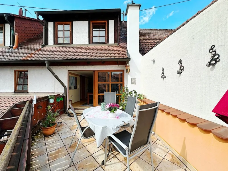 Terrasse - Wohnung kaufen in Neustadt Mußbach - Gemütliche Maisonette als separates Gebäude, Terrasse und 2 Stellplätze in ruhiger Anliegergasse NW-Mußbach