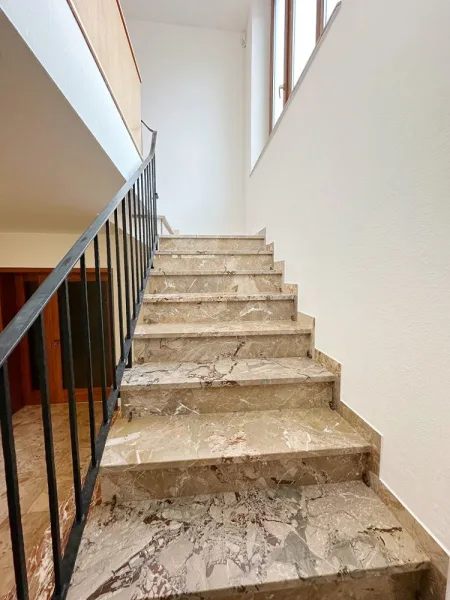 Treppe ins Obergeschoss