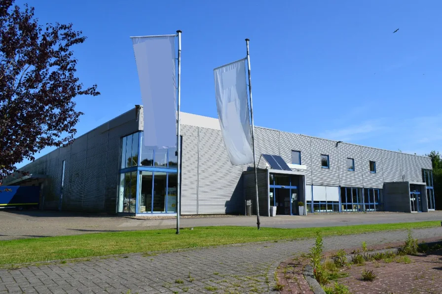  - Büro/Praxis mieten in Wilhelmshaven - Ausstellungsfläche ca. 1.650 m² für Fachmarkt, EH und GH in 26382 Wilhelmshaven zu vermieten