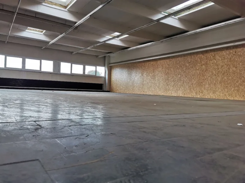  - Halle/Lager/Produktion mieten in Lage - Lagerfläche, ca. 55 m² mit Lastenaufzug, PROVISIONSFREI in 32791 Lage zu vermieten