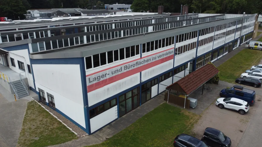  - Halle/Lager/Produktion mieten in Buxtehude - Lager mit Ladezone u. Transponder, ca. 2.800 m², im Speckgürtel Hamburgs in 21614 Buxtehude zu verm.