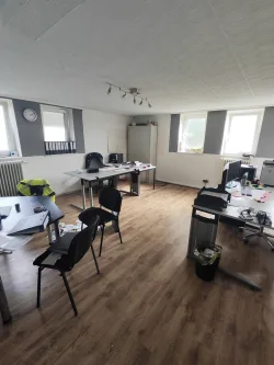  - Büro/Praxis mieten in Hemmingen - Funktionell ausgestattetes Büro ca. 27 m² PROVISIONSFREI in Hemmingen zu vermieten