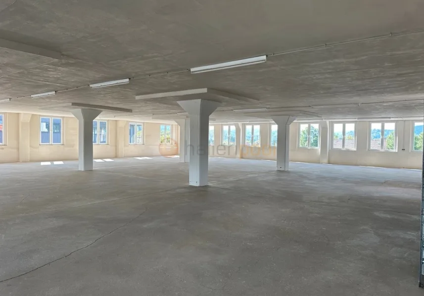  - Halle/Lager/Produktion mieten in Remagen / Kripp - Lagerhalle ebenerdig / Betonboden (ca. 415 m²) kurzfristig in 53424 Remagen zu vermieten