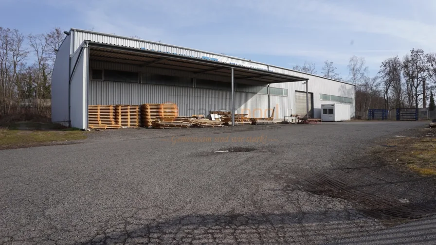  - Halle/Lager/Produktion mieten in Neuwied - Lagerhalle, ca. 900 m², Kranbahn (6,3 t), Außenlager, PROVISIONSFREI in 56566 Neuwied zu vermieten