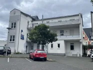 Stellplätze hinter dem Haus 