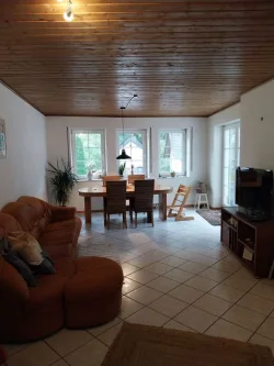 Wohnzimmer im 1. Obergeschoss - Haus mieten in Neuwied - *** Gemütliches Einfamilienhaus mit Küche *** * Wohnen wie im Eigenheim *