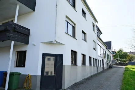 Bild... - Haus kaufen in Puderbach - Wohnhaus mit vermieteten Geschäftsräumen zu verkaufen