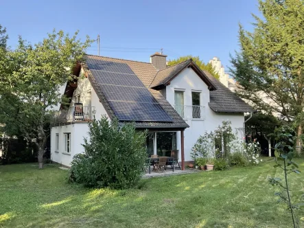 Außenansicht (1) - Haus kaufen in Boppard - „Große Liebe“ – ein Familienhaus mit Garten, Carport, Gästebereich… Platz für ALLE!