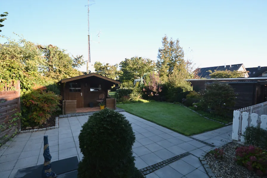 Gartenhaus mit  2 Terrasse