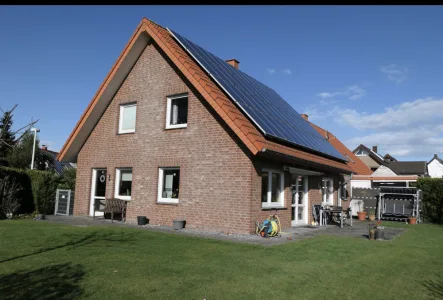 Süd-Westansicht - Haus kaufen in Rheda-Wiedenbrück - Ein Haus in dem  S i e  leben.