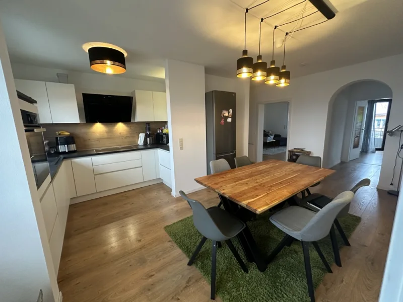 Küche-Essbereich - Wohnung kaufen in Rheinzabern - Zeitgemäße Eleganz: Großzügige 4-Zimmerwohnung mit 3 Schlafzimmern in Top-Zustand