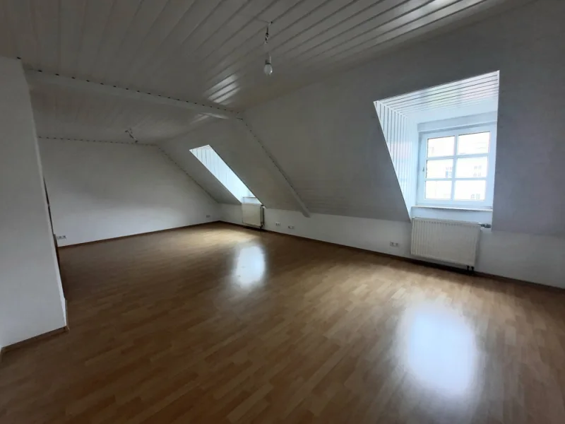 Wohn-Esszimmer - Wohnung mieten in Germersheim - Charmante Dachgeschosswohnung in der Stadtmitte mit drei Zimmern
