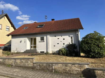 Bild1 - Haus kaufen in Bexbach - freistehendes Einfamilienhaus mit schönem Garten in Bexbach-Frankenholz