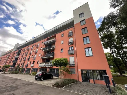 Vorderseite - Wohnung kaufen in Saarbrücken - Moderne 4-ZKB-Eigentumswohnung im Penthouse-Stil