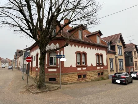 Bild1 - Haus kaufen in Spiesen-Elversberg - Stilvolles Einfamilienhaus als Alternative zur Eigentumswohnung, Elversberg