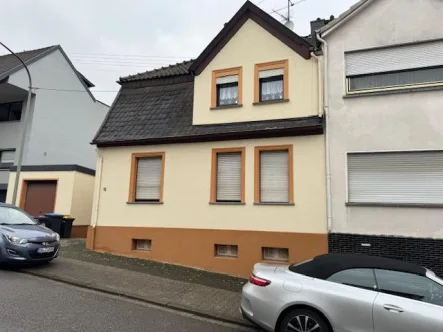 Bild1 - Haus kaufen in Quierschied - renovierte Doppelhaushälfte in ruhiger Lage von Fischbach