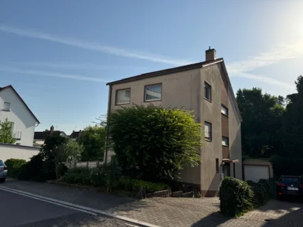 Bild1 - Haus kaufen in St. Ingbert - frei stehendes Einfamilienhaus mit Garage und Garten, St. Ingbert