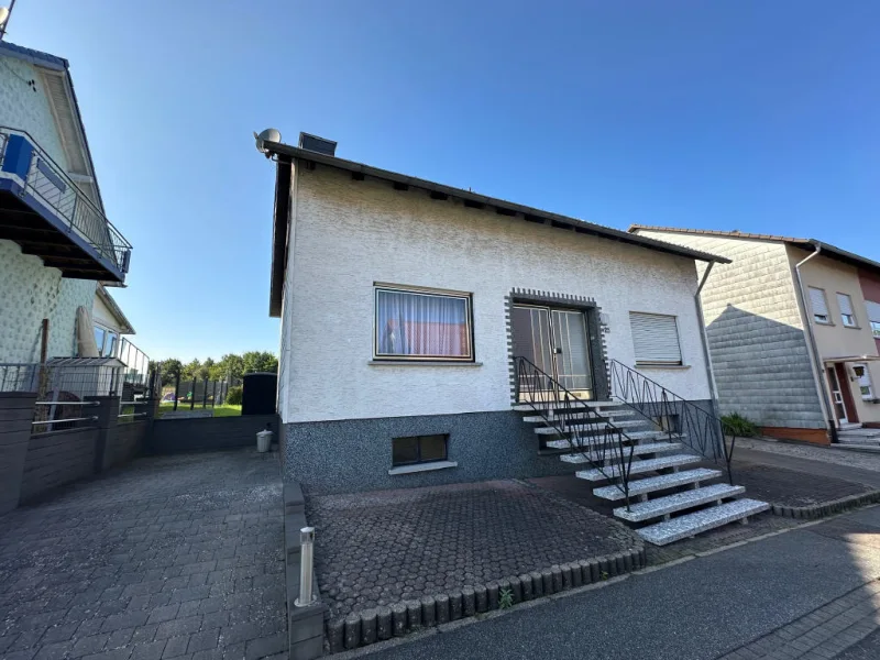 Bild1 - Haus kaufen in Heusweiler - Freistehendes Einfamilienhaus in Heusweiler-Kutzhof