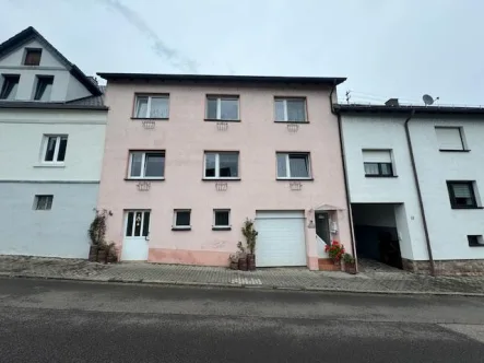 Bild1 - Haus kaufen in Saarbrücken - gepflegtes 2 Fam.Haus mit kleinem Garten in Eschringen