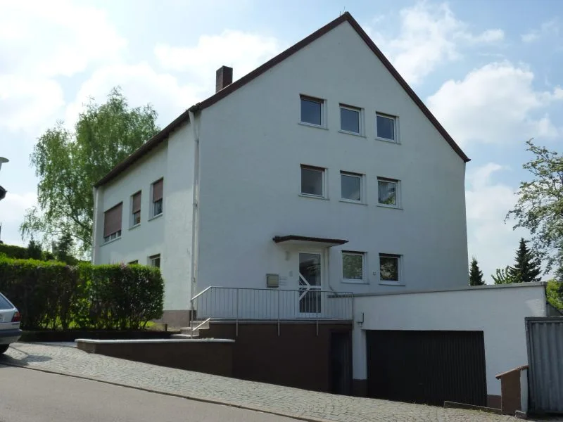 Ansicht - Zinshaus/Renditeobjekt kaufen in Saarbrücken - Frei stehendes 4 Familienhaus in Höhenlage, SB-Bellevue