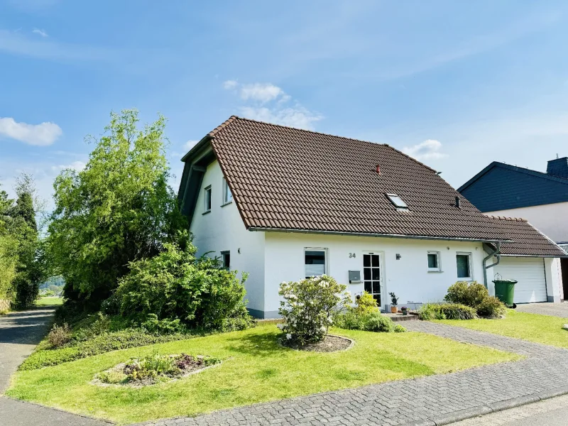 Außenansicht - Haus kaufen in Breitscheid - Freistehendes Einfamilienhaus in Breitscheid-Hochscheid