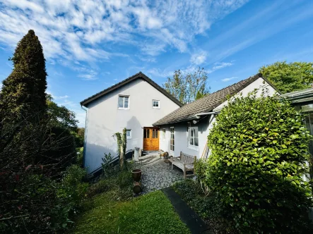 Außenansicht - Haus kaufen in Hennef - Freistehendes Einfamilienhaus Mit Großem Garten