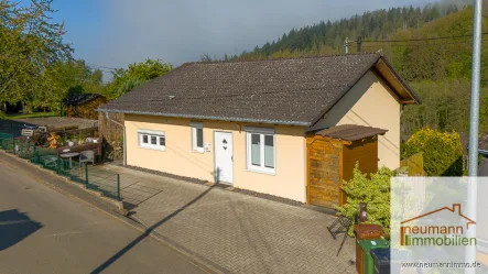 Titelbild - Haus kaufen in Breitscheid - Moderner Bungalow mit toller Aufteilung in ruhiger Lage