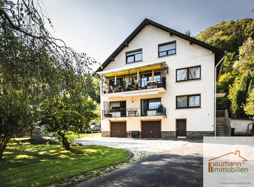 Frontansicht - Haus kaufen in Waldbreitbach - Eigennutzung + Rendite: Familienglück in schönster Lage von Waldbreitbach