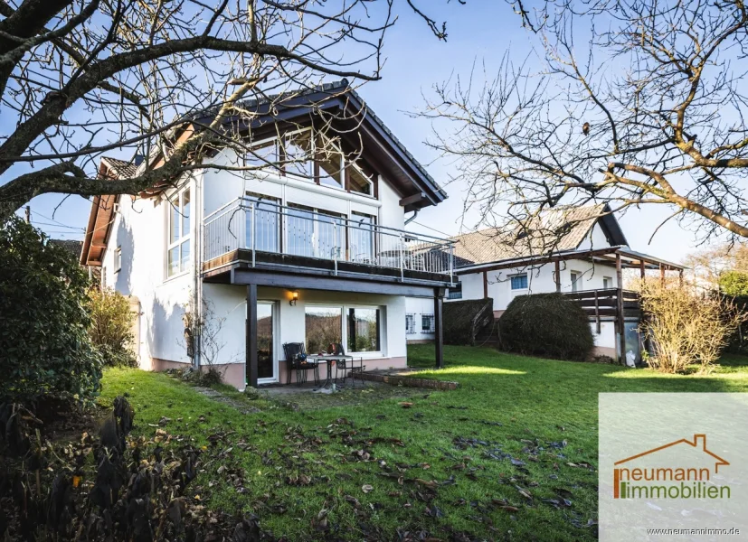 Rückansicht - Haus kaufen in Breitscheid- Hollig - Großzügiges, modernisiertes Einfamilienhaus in ruhiger Lage mit unverbaubarem Ausblick!