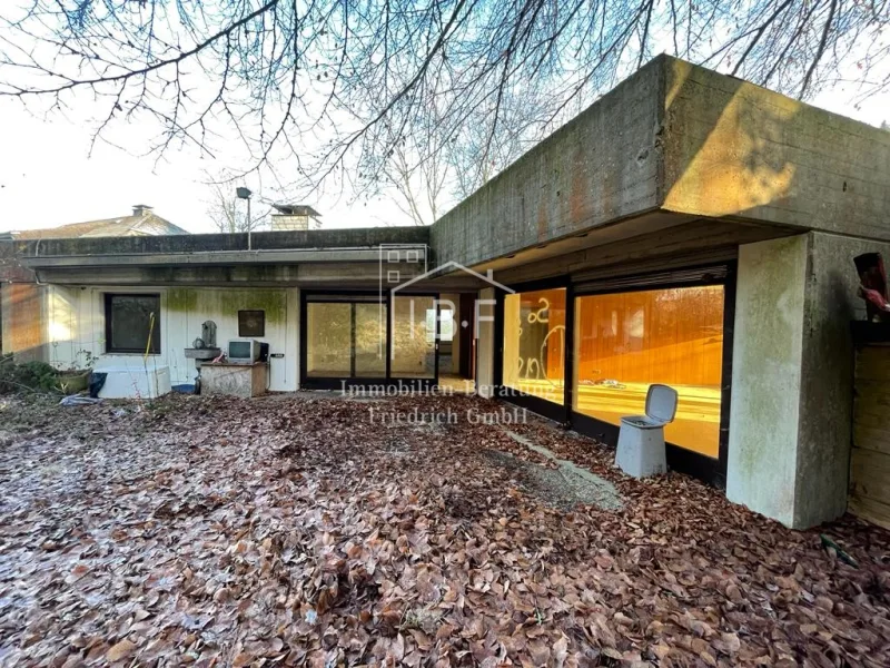 Rückansicht/ Terrasse - Haus kaufen in Siegen - Kapitalanlage in beliebter Wohngegend