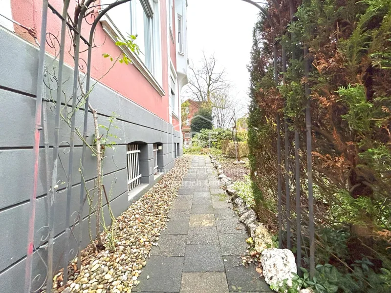 Weg in den Garten