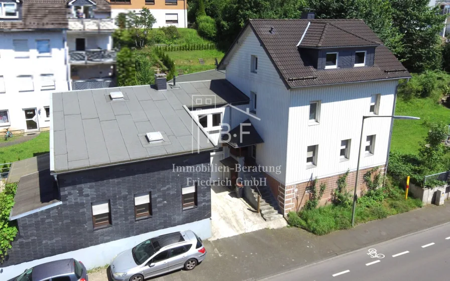  - Haus kaufen in Siegen / Weidenau - Attraktives Renditeobjekt für Investoren !