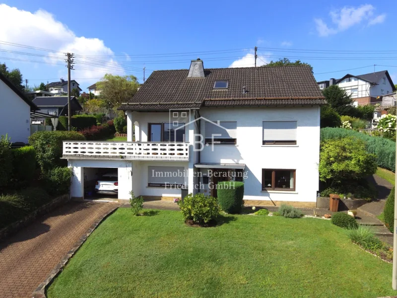 Ansicht - Haus kaufen in Mudersbach - Charmantes Einfamilienhaus mit gepflegtem Garten in Mudersbach.