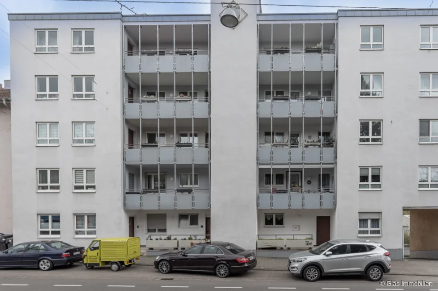 Ihre Wohnung - 3. OG links - Wohnung kaufen in Saarbrücken - Freundlich helle, praktische und gepflegte 2 ZKB Eigentumswohnung mit Balkon und Aufzug