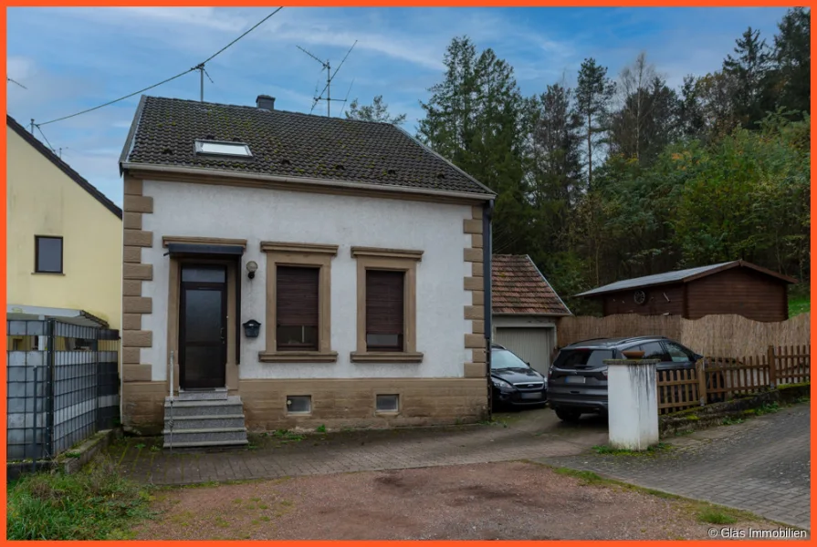 Freistehendes Einfamilienhaus mit Garage - Haus kaufen in Völklingen / Lauterbach - Freistehendes Einfamilienhaus mit Garage in ruhiger und sonniger Wohnlage