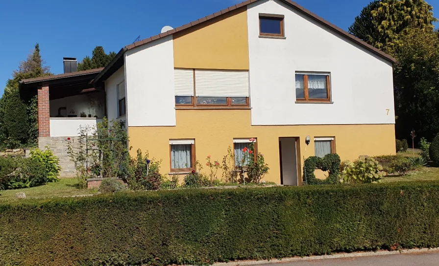 Südseite - Haus kaufen in Schorndorf - Großzügiges Einfamilienhaus mit Einliegerwohnung