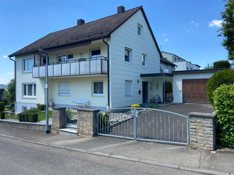 Hausansicht - Haus kaufen in Lorch - Attraktives Mehrfamilien-Haus auf dem Haldenberg