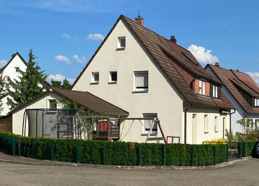 Außenseite - Haus kaufen in Schorndorf - Attraktive Doppelhaushälfte in Schorndorf-Nord