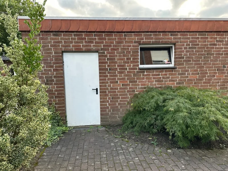 Garage mit Seitentür