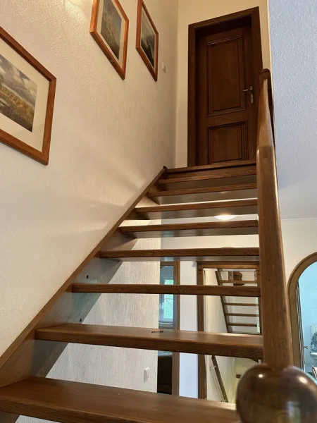 Treppe zum nicht ausgebautem Dachboden