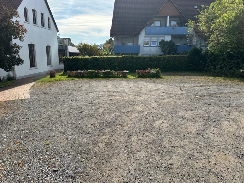 Großflächig Parken im Hof