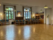 Saal mit Parkett ausgelegt