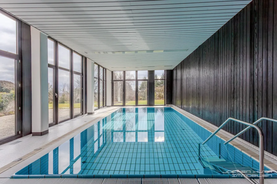 Poolbereich (Kpl. Wellness-Einrichtung vorh.) - Wohnung kaufen in Wuppertal - Geschmackvoll modernisierte Eigentumswohnung im Toelleturm - Wohnpark inkl. TG-Stellplatz