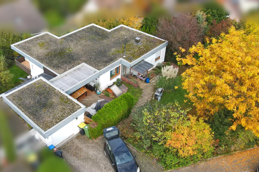 IVRK1600 - Haus kaufen in Maulbronn - Freistehender Bungalow mit Einliegerwohnung und idyllischem Garten in familienfreundlicher Lage